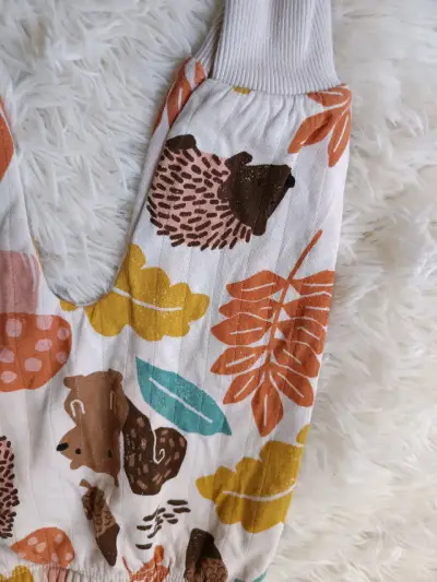 Pantalones de bebé con estampado de animales - miniatura 2