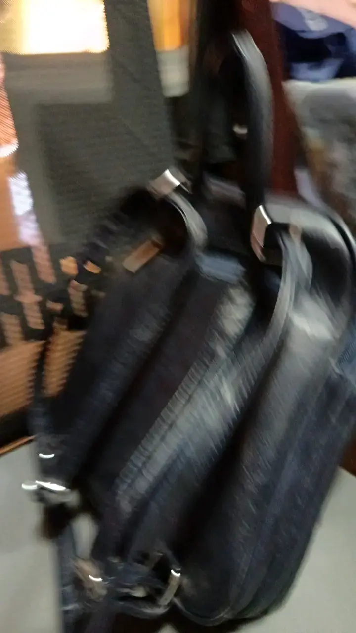 Bolso de cuero azul con múltiples compartimentos - 2
