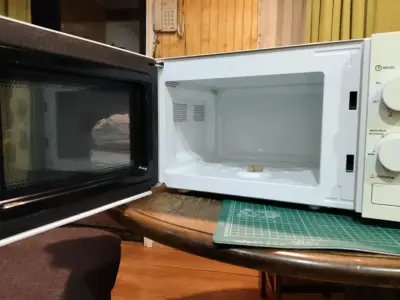 Microondas Thomas blanco con controles manuales - miniatura 2