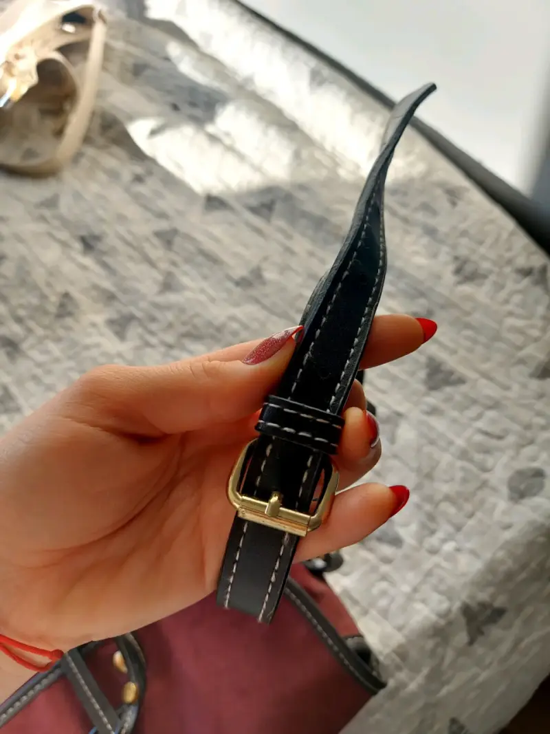 Cartera de gamuza con correa ajustable - 3