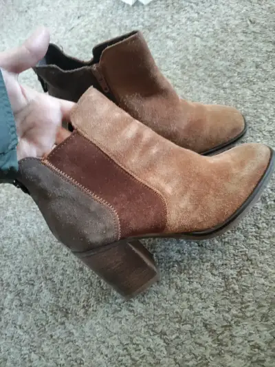 Botines de gamuza marrón con tacón - miniatura 1
