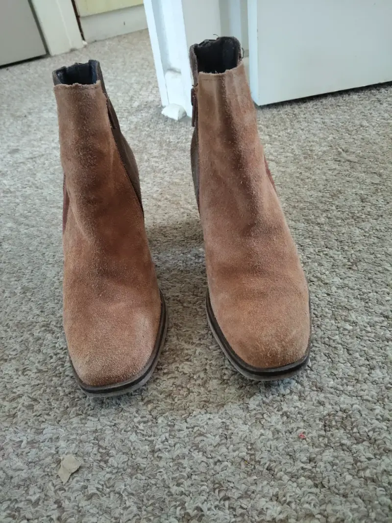 Botines de gamuza marrón con tacón - 4