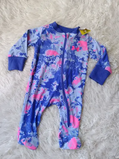 Pijama de bebé Under Armour azul y rosa - miniatura 1