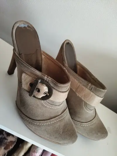 Botines de tacón alto color beige con hebilla - miniatura 1