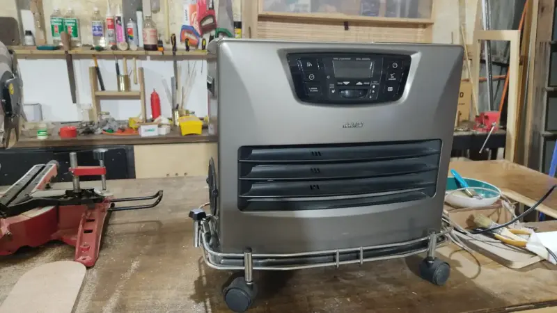 Calefactor a parafina Toyotomi con control digital - 2