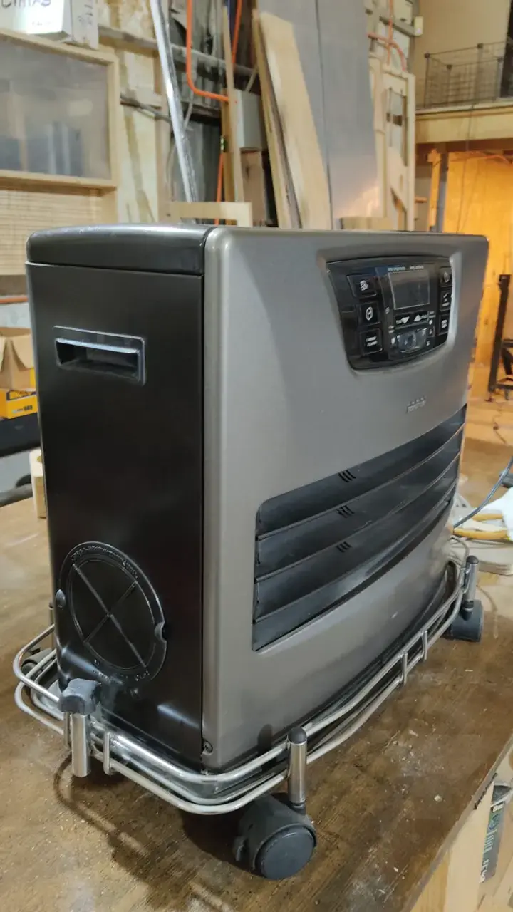 Calefactor a parafina Toyotomi con control digital - 3