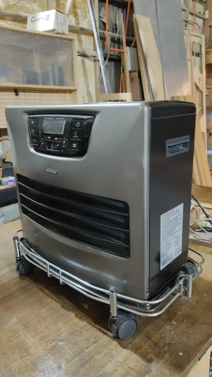 Calefactor a parafina Toyotomi con control digital - 5