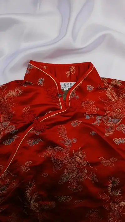 Blusa Quipao roja con bordados dorados - miniatura 5