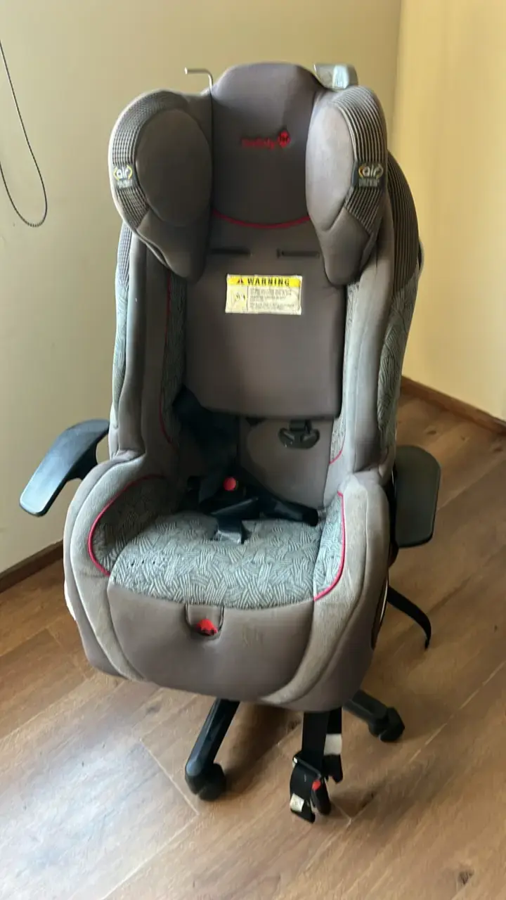 Silla de auto infantil Safety 1st gris