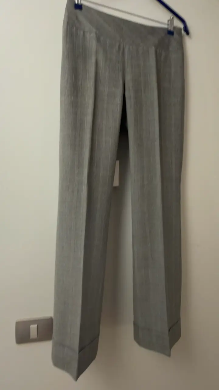 Blazer y pantalon gris elegante para mujer - 4