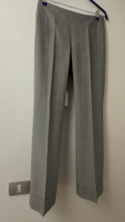 Blazer  y pantalon  gris elegante para mujer - miniatura 4