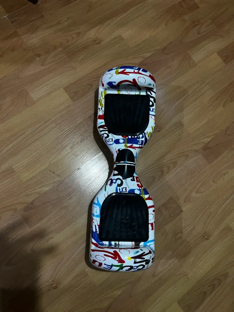 Hoverboard eléctrico con diseño colorido - 2