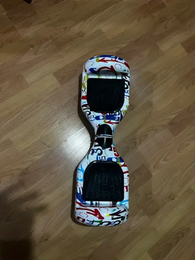 Hoverboard eléctrico con diseño colorido - miniatura 2