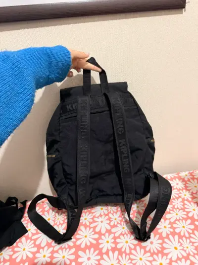 Mochila negra Kipling con múltiples bolsillos - miniatura 2