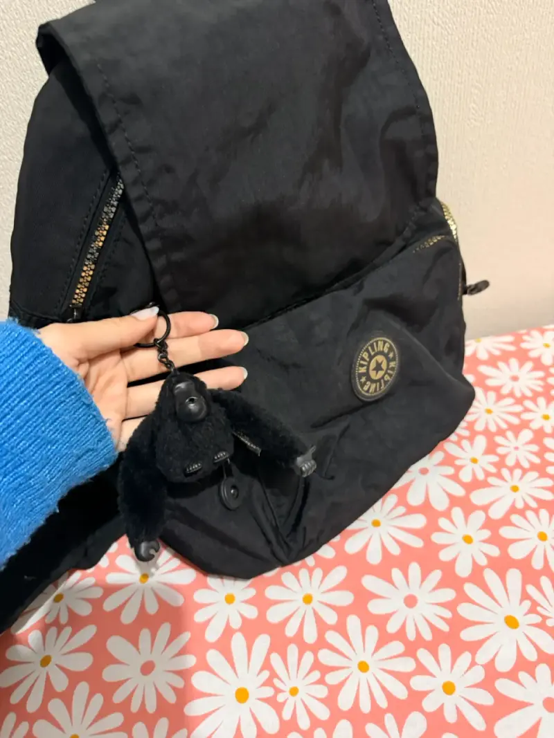 Mochila negra Kipling con múltiples bolsillos - 3