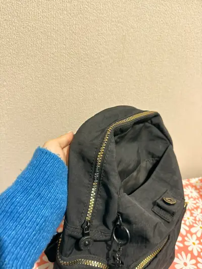 Mochila negra Kipling con múltiples bolsillos - miniatura 4