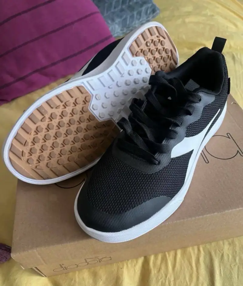 Zapatillas deportivas Diadora negras y blancas - 3