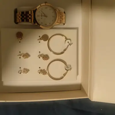 Set de reloj dorado y aros Alaniz - miniatura 2