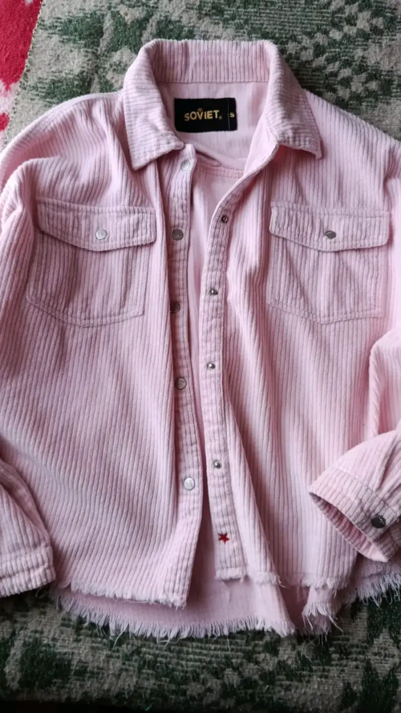 Camisa de pana rosa Soviet para mujer