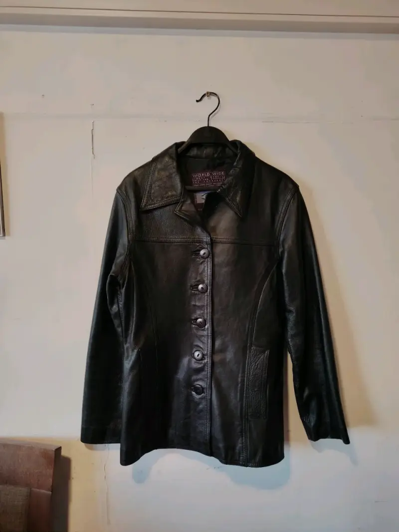 Chaqueta de cuero negra para mujer - 1