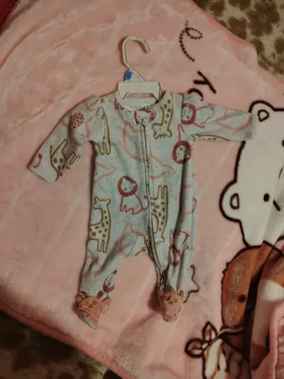 Enterito de bebé  marca cárter's blanco con diseño - miniatura 4