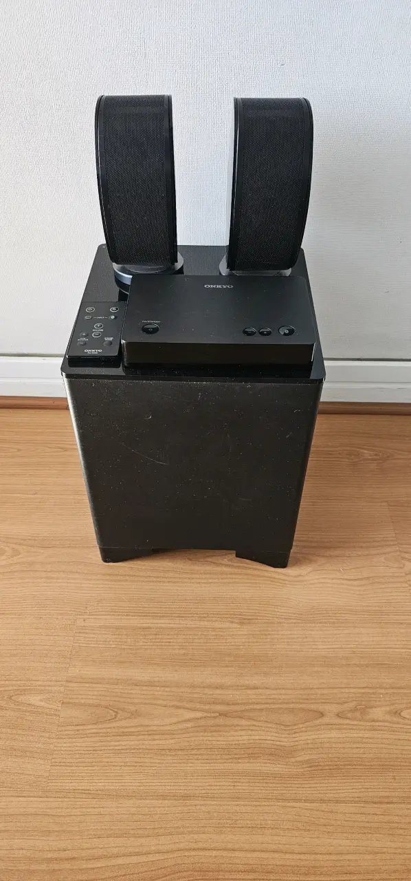 Sistema de sonido Onkyo con subwoofer - 1