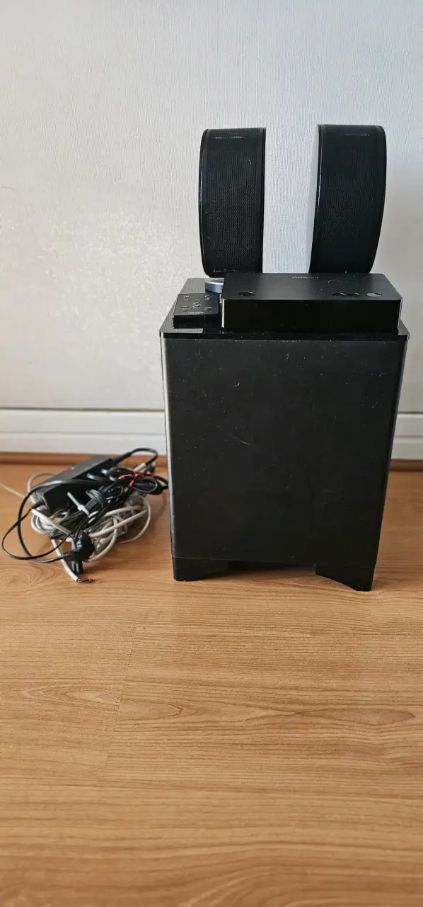 Sistema de sonido Onkyo con subwoofer - 5