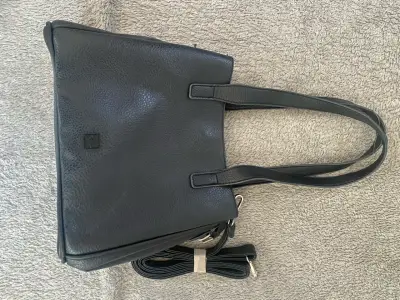 Cartera negra de cuero con correa ajustable - miniatura 3