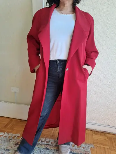 Abrigo largo rojo elegante para mujer - miniatura 1