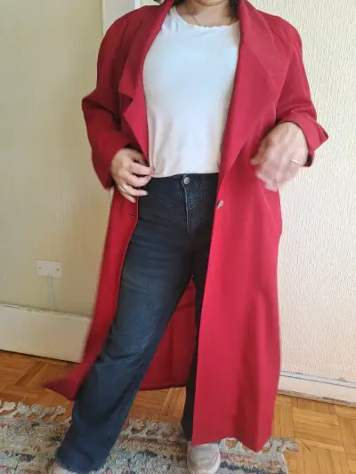 Abrigo largo rojo elegante para mujer - miniatura 3