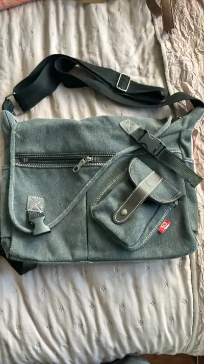 Bolso bandolera de lona gris con bolsillos - miniatura 1