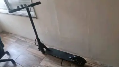 Scooter eléctrico EasyGo con luz LED - miniatura 4