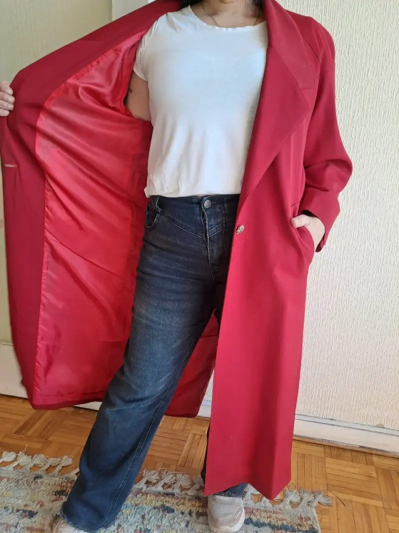 Abrigo largo rojo elegante para mujer - 2