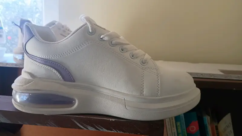 Zapatillas deportivas blancas con suela gruesa - 2