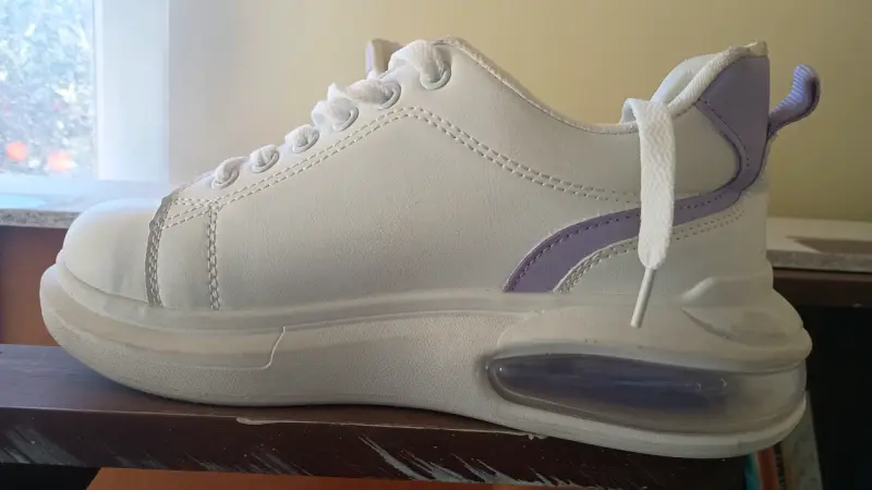 Zapatillas deportivas blancas con suela gruesa - 3