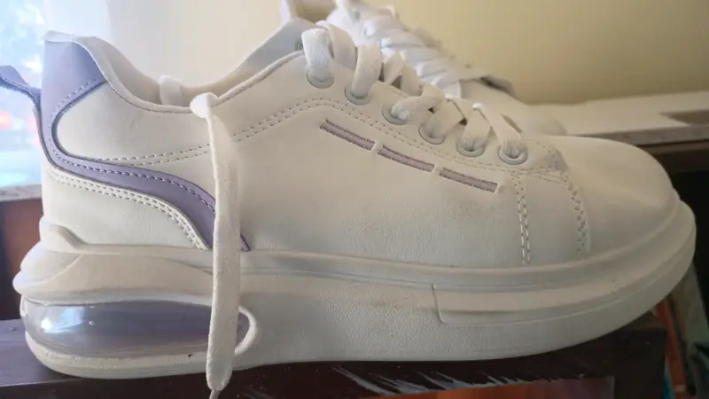 Zapatillas deportivas blancas con suela gruesa - 4