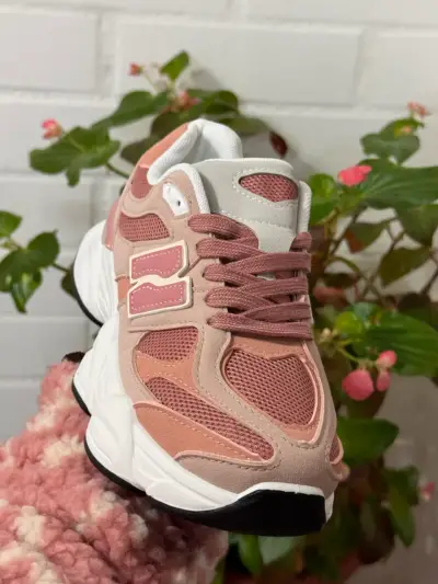 Zapatillas deportivas rosadas para mujer - miniatura 1