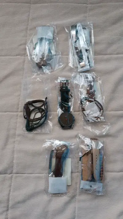 Set de reloj correa de cuero y  pulsera de muñeca - miniatura 1