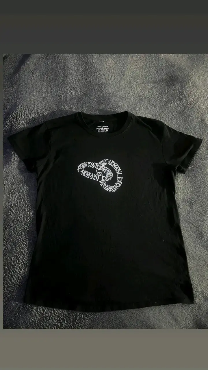 Polera negra Armani Exchange con diseño talla xs