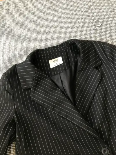 Blazer a rayas negro elegante para mujer - miniatura 2