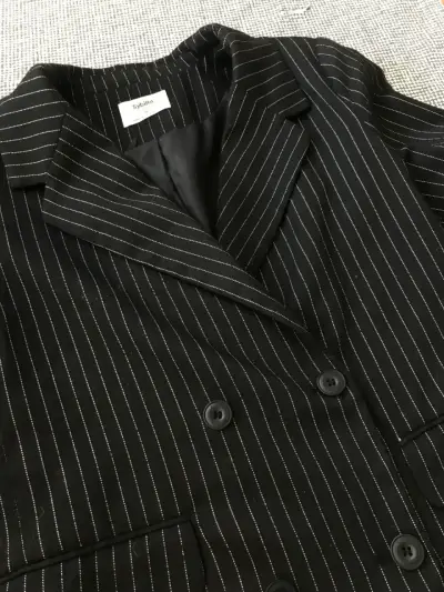Blazer a rayas negro elegante para mujer - miniatura 3