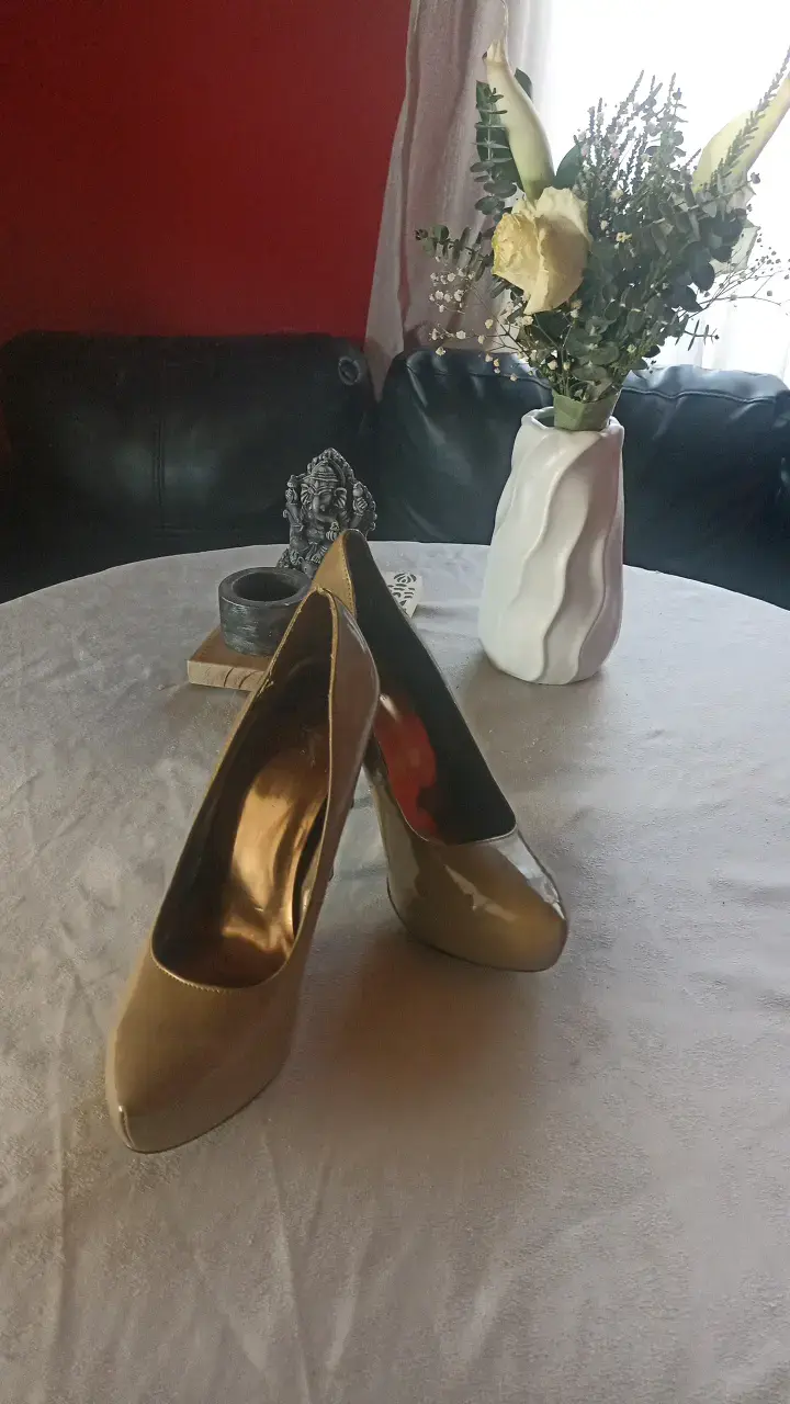Zapatos de tacón alto beige elegantes - 3