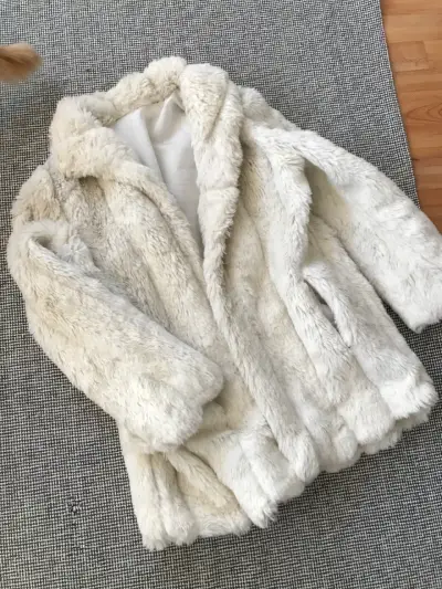 Abrigo de piel sintética blanco para mujer - miniatura 1