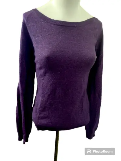 Suéter morado con encaje en la espalda - miniatura 2