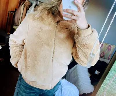 Chaqueta de peluche beige para mujer - miniatura 1