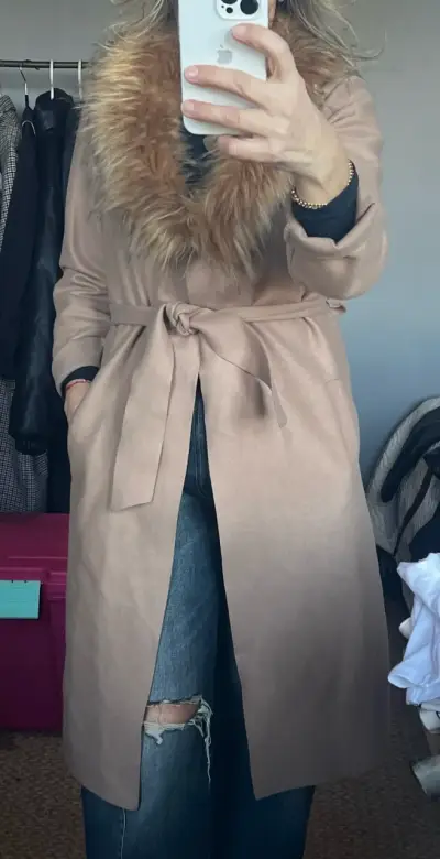 Abrigo largo beige con cuello de piel - miniatura 3