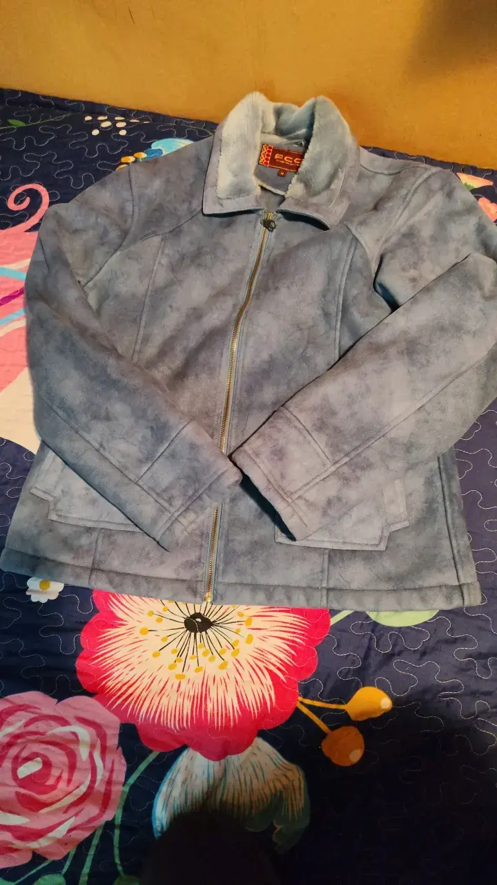 Chaqueta de gamuza azul con cierre