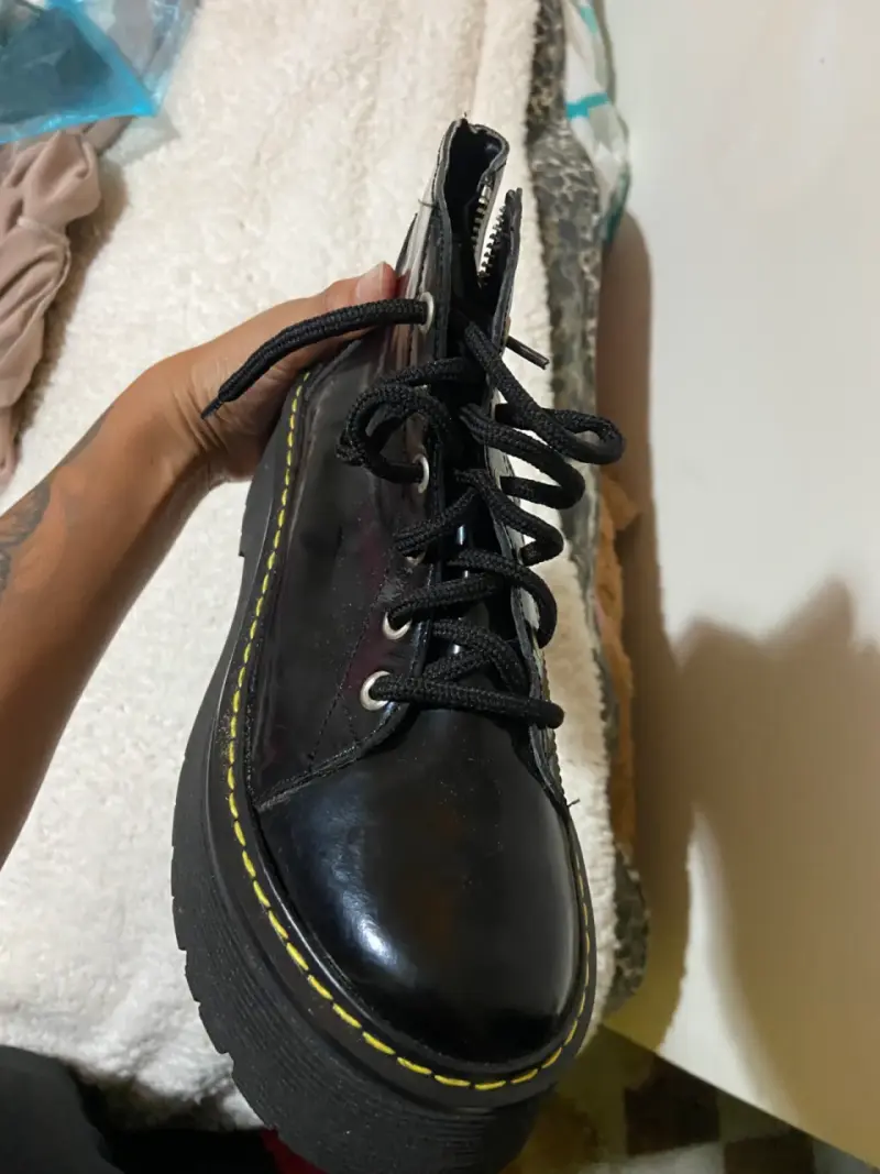 Botas negras de cuero con plataforma - 1