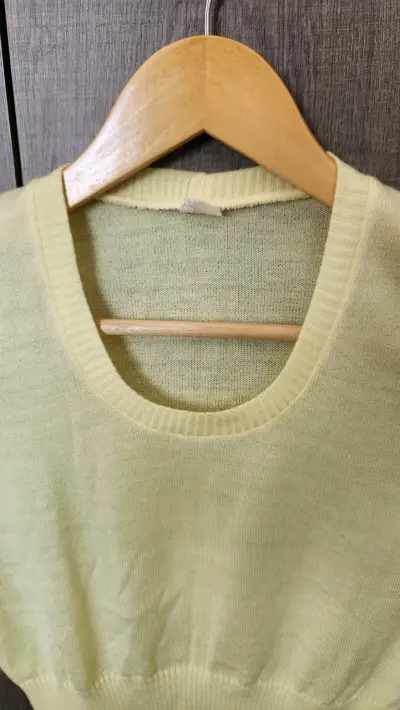 Polera de hilo amarilla vintage - miniatura 2