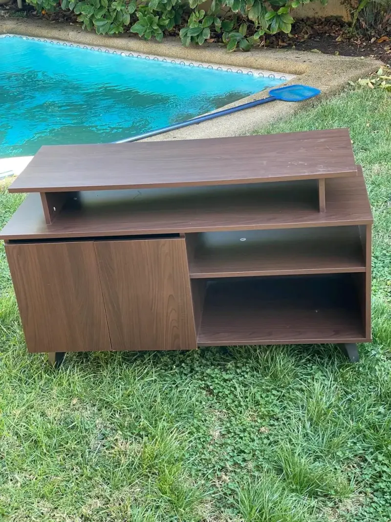 Mueble de TV de madera con estantes - 2